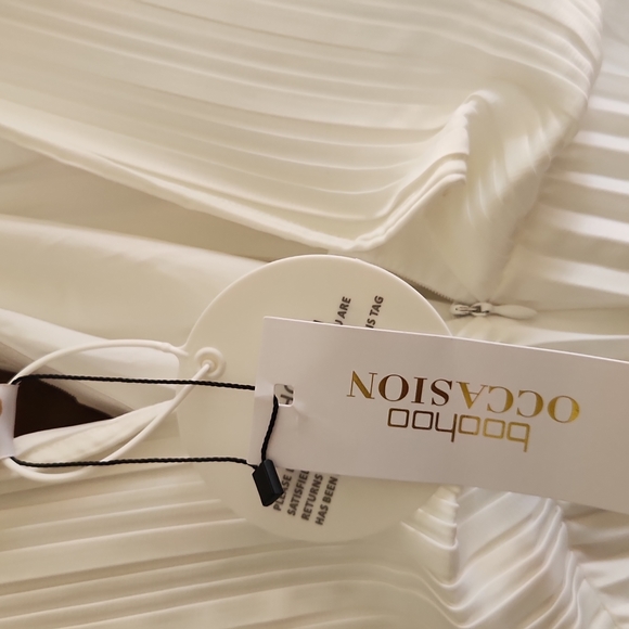 Beautiful ivory dress - Picture 9 of 11